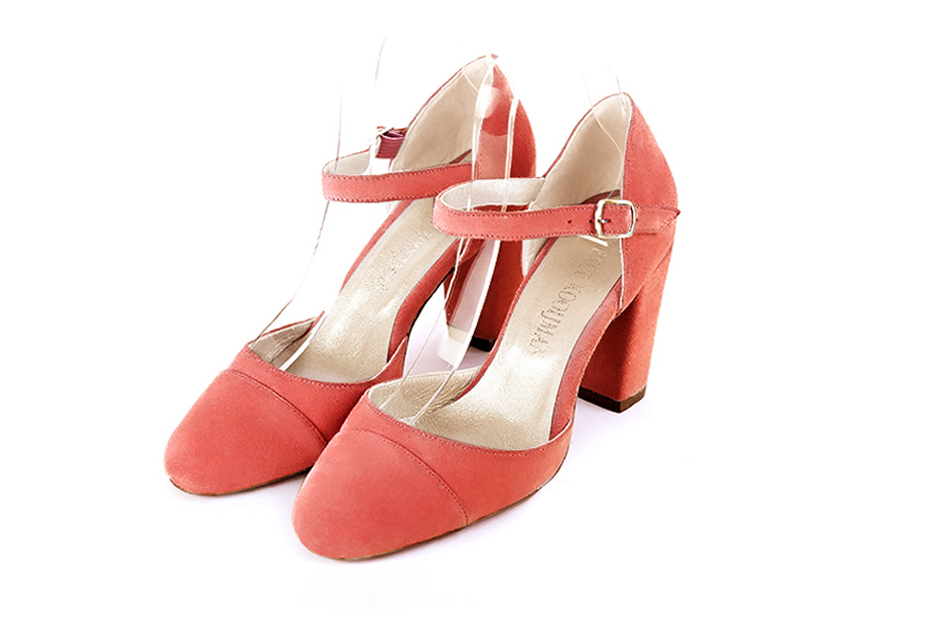 Women's coral elegant closed-back heels, with an instep strap. Round toe. High block heels - Front view